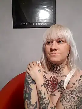 Snapshot of poussichienne chatting on 11/20/25, 01:44 poussichienne online show from 11/20/25, 01:44