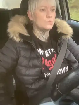 Snapshot of poussichienne chatting on 11/24/25, 09:42 poussichienne online show from 11/24/25, 09:42