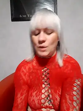 Snapshot of poussichienne chatting on 12/14/25, 04:34 poussichienne online show from 12/14/25, 04:34