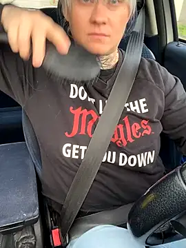 Snapshot of poussichienne chatting on 12/17/25, 09:37 poussichienne online show from 12/17/25, 09:37