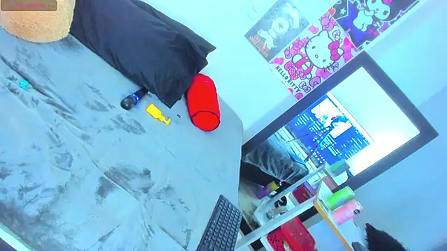 Snapshot of Grrkat chatting on 12/30/24, 07:04 Grrkat online show from 12/30/24, 07:04