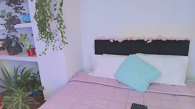 Hanna Simmons online show from 07/17/26, 11:09