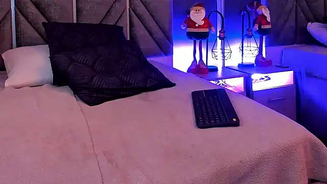 Laura Dicardy online show from 12/23/24, 10:23