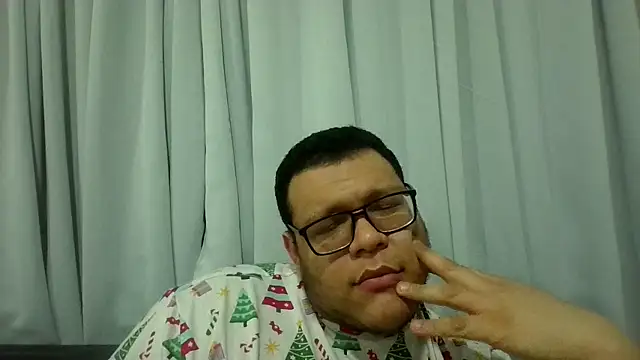 chubbyboy2431 online show from 02/28/25, 12:21