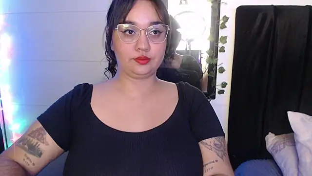 Snapshot of Alezapark chatting on 07/12/26, 11:23 Alezapark online show from 07/12/26, 11:23