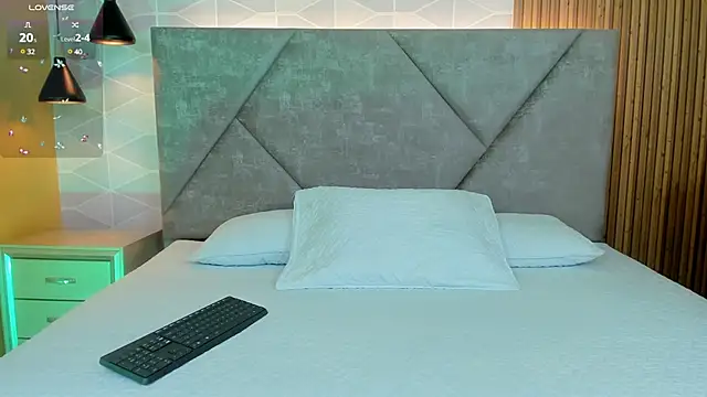  Sexy Brunette x online show from 01/10/25, 06:28