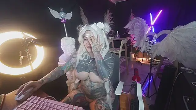 Snapshot of angelacianuro_ chatting on 10/17/25, 10:40 angelacianuro online show from 10/17/25, 10:40