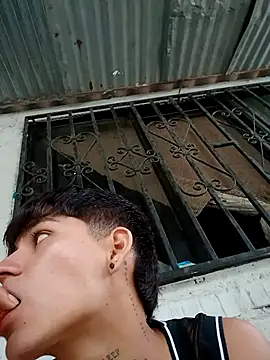 Snapshot of Lukas_strong chatting on 10/29/25, 02:19 Lukas strong online show from 10/29/25, 02:19