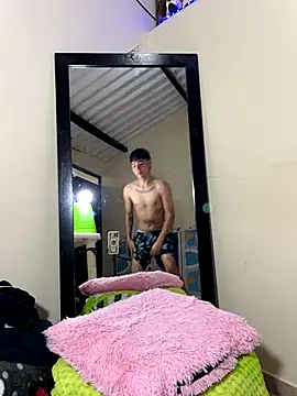 Snapshot of Lukas_strong chatting on 11/26/25, 12:28 Lukas strong online show from 11/26/25, 12:28