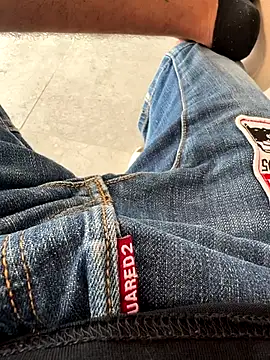 Snapshot of Lukas_strong chatting on 12/02/25, 04:57 Lukas strong online show from 12/02/25, 04:57