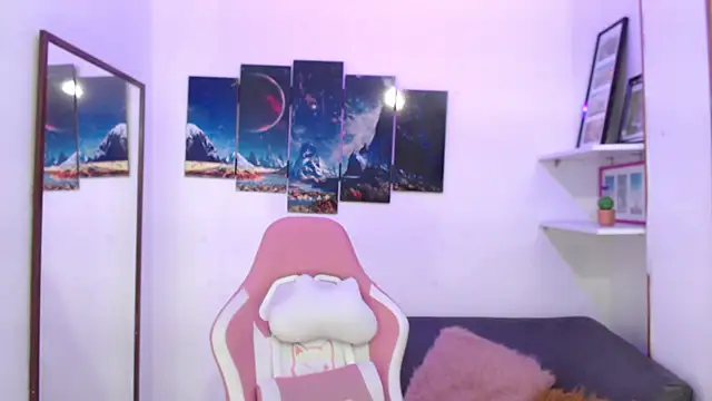 EmmaMyerss  online show from 12/23/24, 11:49