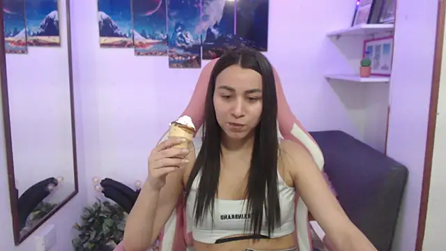 EmmaMyerss  online show from 01/31/25, 10:31