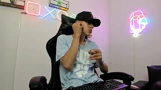 Snapshot of Dei_v_48 chatting on 12/14/24, 07:46 Dei v 48 online show from 12/14/24, 07:46