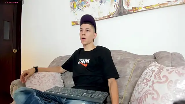 Snapshot of Dei_v_48 chatting on 01/10/25, 07:32 Dei v 48 online show from 01/10/25, 07:32