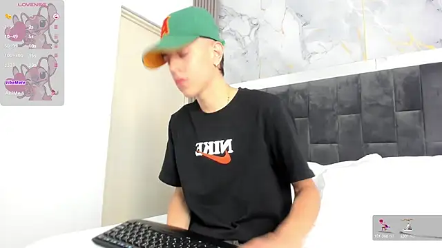 Snapshot of Dei_v_48 chatting on 01/20/25, 07:57 Dei v 48 online show from 01/20/25, 07:57