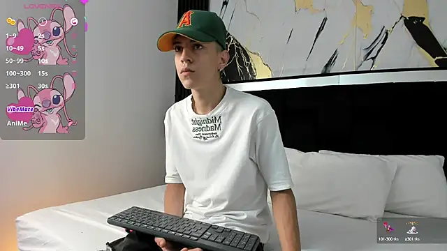 Snapshot of Dei_v_48 chatting on 01/21/25, 07:28 Dei v 48 online show from 01/21/25, 07:28