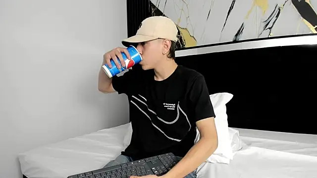 Snapshot of Dei_v_48 chatting on 01/28/25, 01:39 Dei v 48 online show from 01/28/25, 01:39