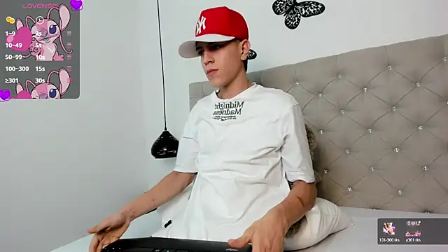 Snapshot of Dei_v_48 chatting on 02/28/25, 07:46 Dei v 48 online show from 02/28/25, 07:46