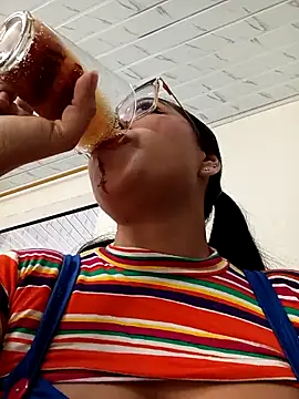 -VICKKY online show from 10/31/25, 02:18