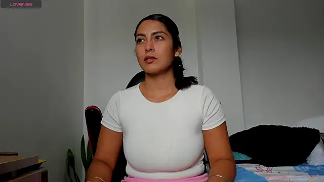 sofiaparker8 online show from 05/03/26, 07:42