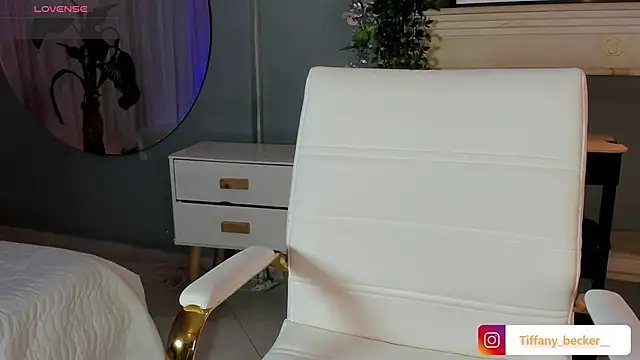 tiffany becker online show from 12/02/25, 11:48