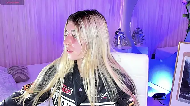 tiffany becker online show from 05/11/26, 01:06