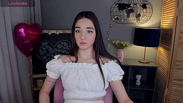 Sarah Grows online show from 02/15/25, 06:55