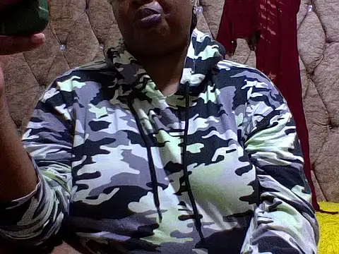 Snapshot of zoey10 chatting on 12/13/25, 07:53 zoey10 online show from 12/13/25, 07:53