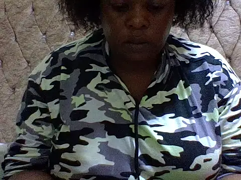 Snapshot of zoey10 chatting on 12/14/25, 08:02 zoey10 online show from 12/14/25, 08:02