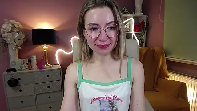 Mia Tasty online show from 12/12/24, 03:05