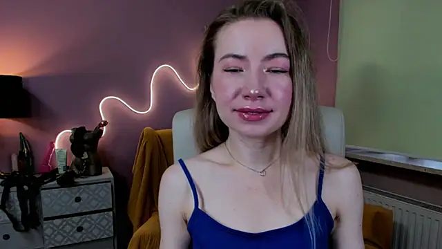 Snapshot of Mia_Tasty chatting on 09/24/25, 06:39 Mia Tasty online show from 09/24/25, 06:39