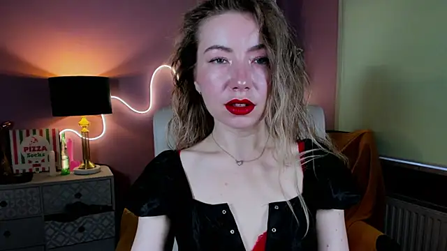 Snapshot of Mia_Tasty chatting on 10/31/25, 07:31 Mia Tasty online show from 10/31/25, 07:31