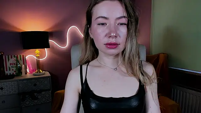 Snapshot of Mia_Tasty chatting on 11/08/25, 07:30 Mia Tasty online show from 11/08/25, 07:30