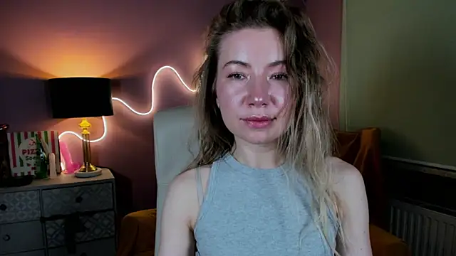 Snapshot of Mia_Tasty chatting on 11/09/25, 02:59 Mia Tasty online show from 11/09/25, 02:59