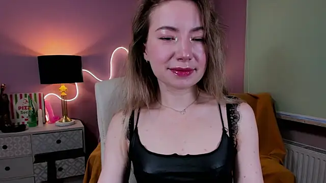 Snapshot of Mia_Tasty chatting on 11/22/25, 07:40 Mia Tasty online show from 11/22/25, 07:40