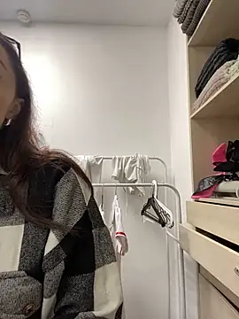 Snapshot of AnaWest chatting on 10/05/25, 06:23 AnaWest online show from 10/05/25, 06:23