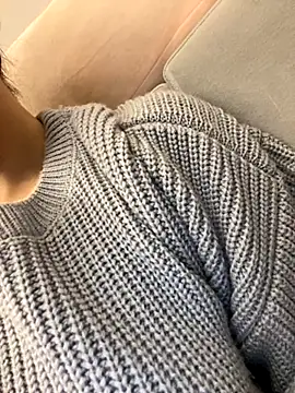 Snapshot of AnaWest chatting on 12/02/25, 10:42 AnaWest online show from 12/02/25, 10:42