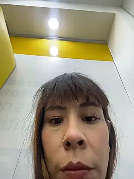 Snapshot of iriiina_veneno chatting on 11/20/25, 10:42 iriiina veneno online show from 11/20/25, 10:42