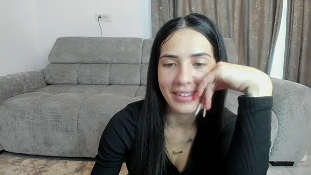 Snapshot of Emmapmg chatting on 10/01/25, 10:32 Emmapmg online show from 10/01/25, 10:32