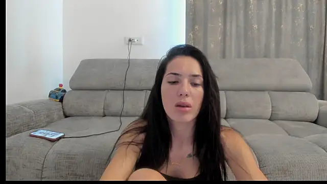 Snapshot of Emmapmg chatting on 10/16/25, 09:32 Emmapmg online show from 10/16/25, 09:32