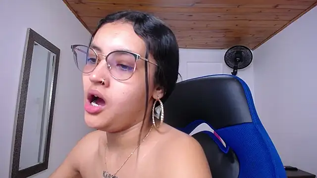 Snapshot of antonella_sweetlittle chatting on 09/17/25, 12:29 antonella sweetlittle online show from 09/17/25, 12:29