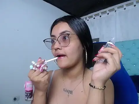 Snapshot of antonella_sweetlittle chatting on 10/16/25, 01:01 antonella sweetlittle online show from 10/16/25, 01:01