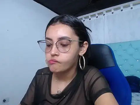 Snapshot of antonella_sweetlittle chatting on 10/17/25, 12:41 antonella sweetlittle online show from 10/17/25, 12:41