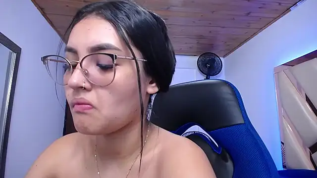 Snapshot of antonella_sweetlittle chatting on 11/06/25, 01:12 antonella sweetlittle online show from 11/06/25, 01:12