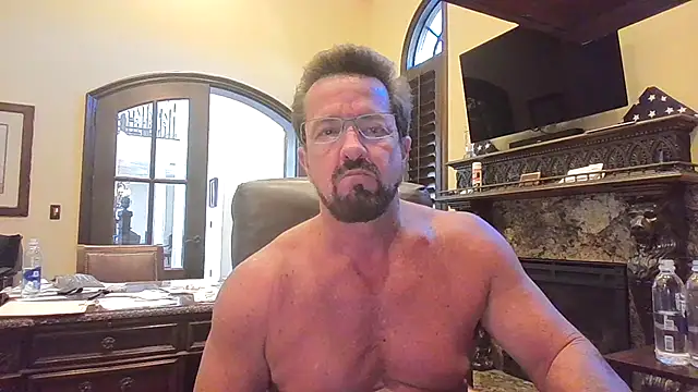 Snapshot of sluttydylan chatting on 10/16/25, 06:31 sluttydylan online show from 10/16/25, 06:31