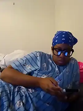 Snapshot of madamsensuale chatting on 12/30/24, 09:29 madamsensuale online show from 12/30/24, 09:29