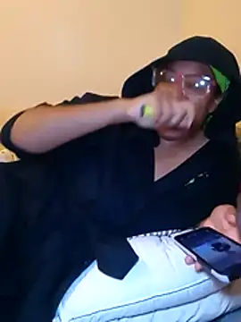 Snapshot of madamsensuale chatting on 12/31/24, 11:28 madamsensuale online show from 12/31/24, 11:28