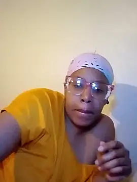 Snapshot of madamsensuale chatting on 02/27/25, 01:38 madamsensuale online show from 02/27/25, 01:38