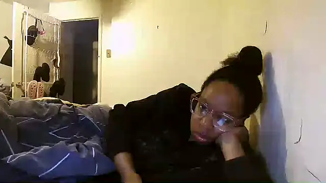 Snapshot of madamsensuale chatting on 03/14/25, 12:07 madamsensuale online show from 03/14/25, 12:07