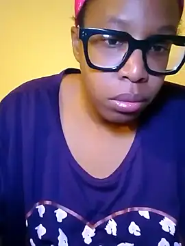 Snapshot of madamsensuale chatting on 03/22/25, 12:17 madamsensuale online show from 03/22/25, 12:17